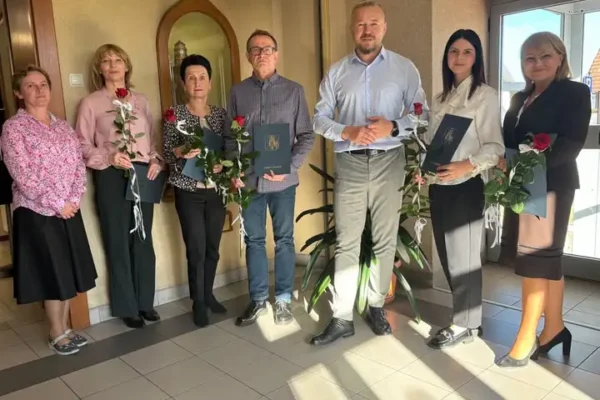 Wójt Kobióra nagrodził nauczycieli z okazji Dnia Edukacji Narodowej