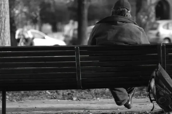 Zima to czas solidarności – rusza całodobowa infolinia dla osób w kryzysie bezdomności